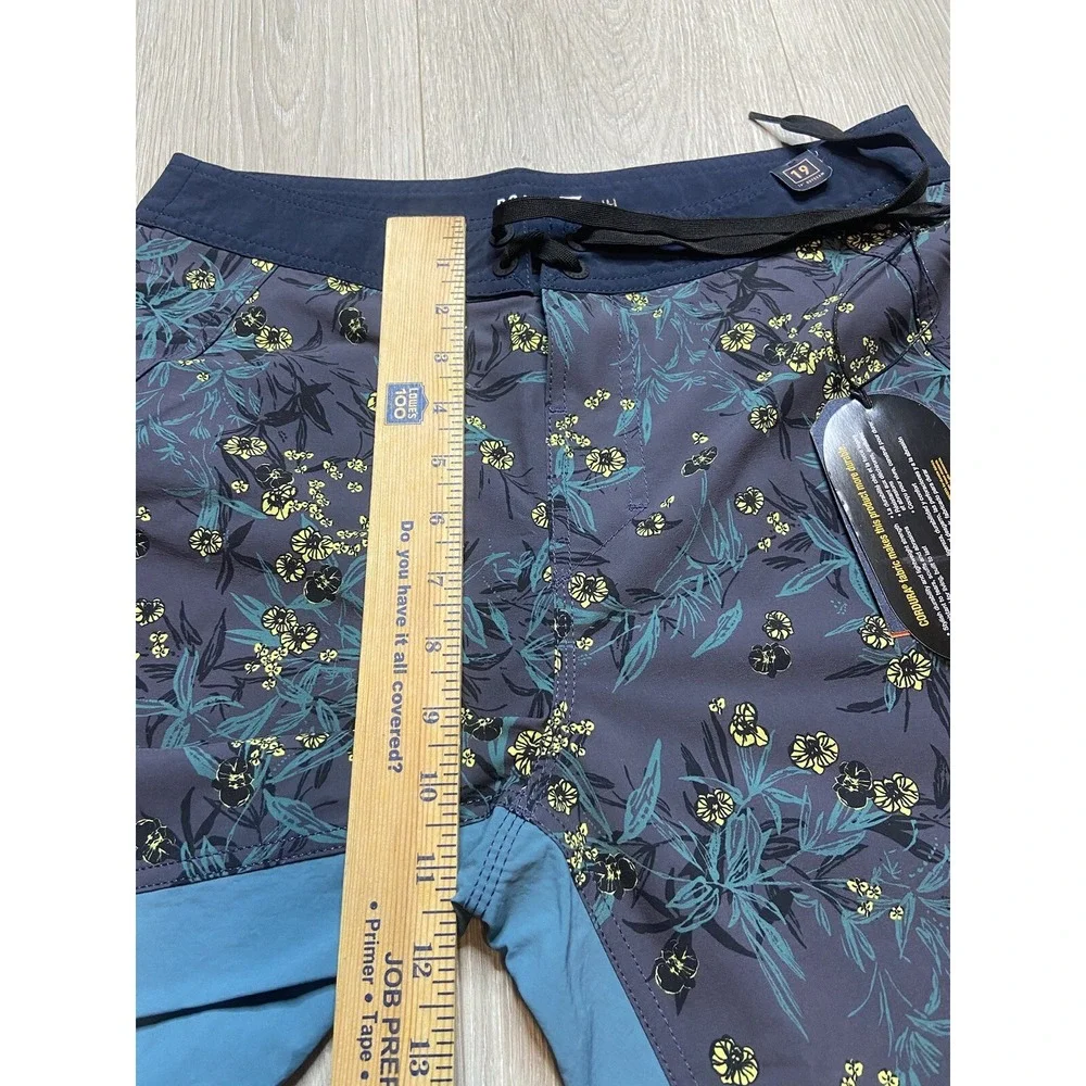 Roark Short Men 28 Navy Floral Boatman 19